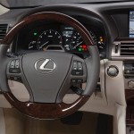 Lexus LS 460 2013 que estará no salão do automóvel de São Paulo interior 3