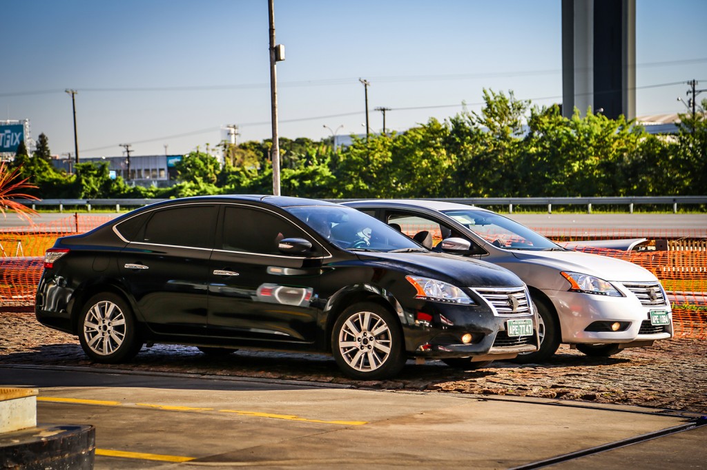 Novo Nissan Sentra 2014 pronto uso no patio da montadora em São José dos Pinhais