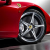Ferrari opta por modelos superesportivos