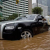 Rolls Royce Ghost de 2 milhões é pego de supresa em enchente na Tailândia