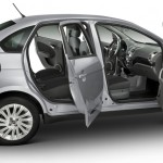Fiat Grand Siena 2013 fotos oficiais modelo essence prata detalhes carro envergadura