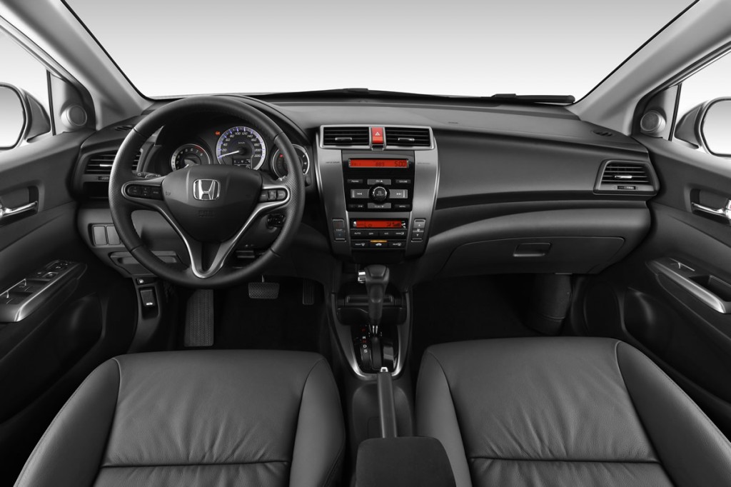 Novo Honda City 2013 visão do interior do veículo com pequenas mudanças