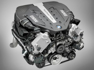 BMW Série 6 gran Coupe 640i 2013 detalhes do motor foto 3