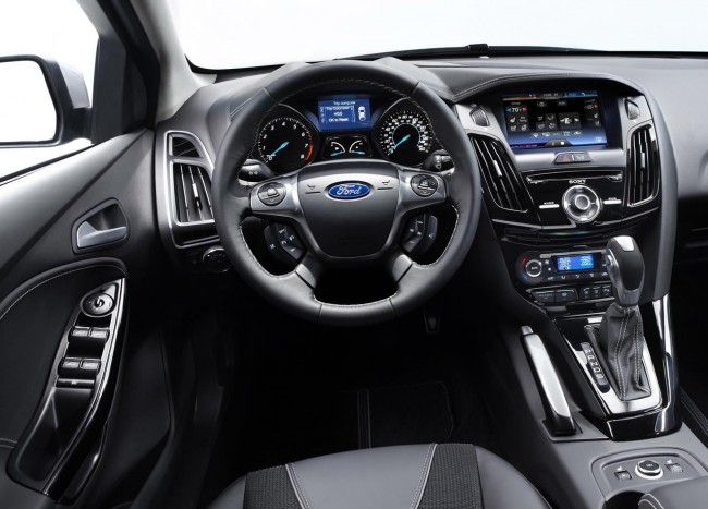 Novo Ford Focus Sedan 2013 que poderá ser visto no salão do automóvel de são paulo detalhes do painel interior