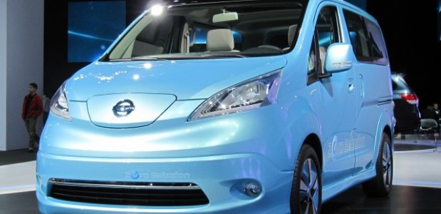 nissan-e-nv-200-minivan-eletrica-2012-que começa a ser produzida globalmente em barcelona