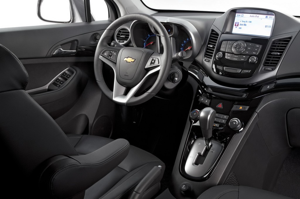 Minivan Orlando Chevrolet vendida em portugal 2012 detalhes do interior