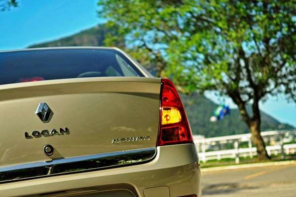 A marca Renault já divulga os lançamentos do novo Sandero e Logan 2013