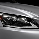 Lexus LS 460 2013 que estará no salão do automóvel de São Paulo detalhes do conjunto óptico frontal