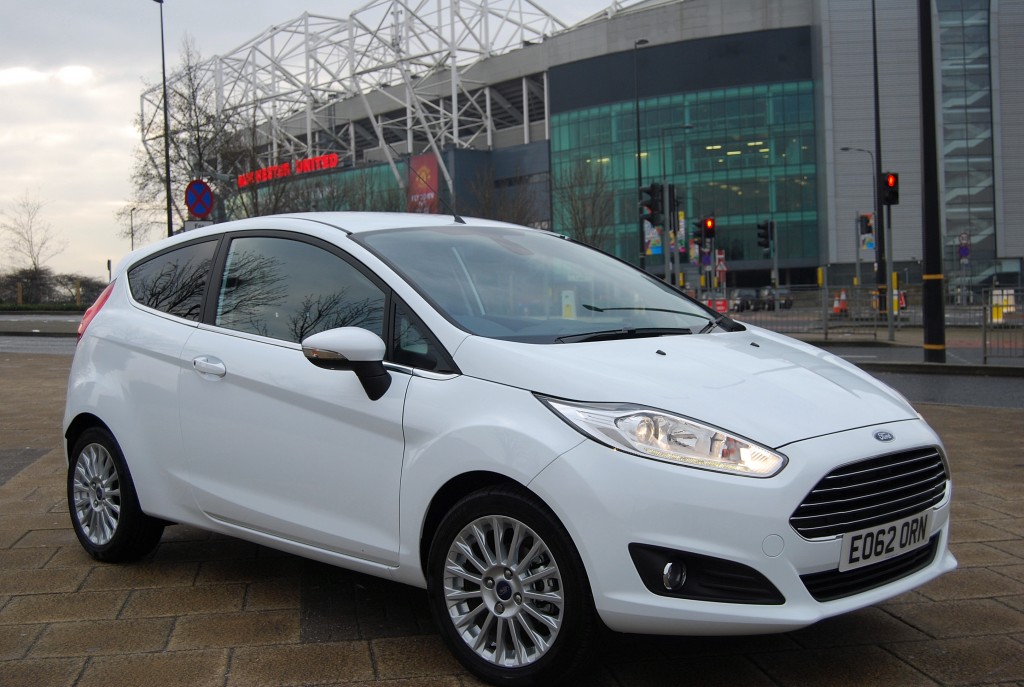 Novo New Fiesta 2013 2014 hatch que será lançado no brasil na Europa modelo branco