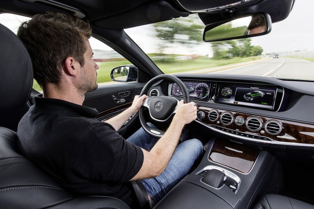Mercedes S500 plug in híbrido que faz 100 km com 1 litro de combustível frankfurt 2013 foto interior